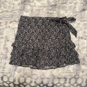 Forever 21 Floral Black & White Skirt, Medium
